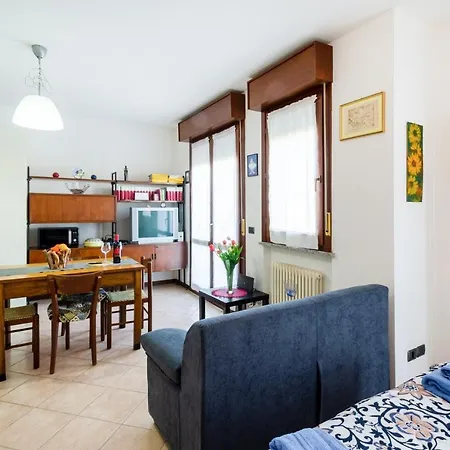 Fiere Studio Con Parcheggio E Balcone * 파르마